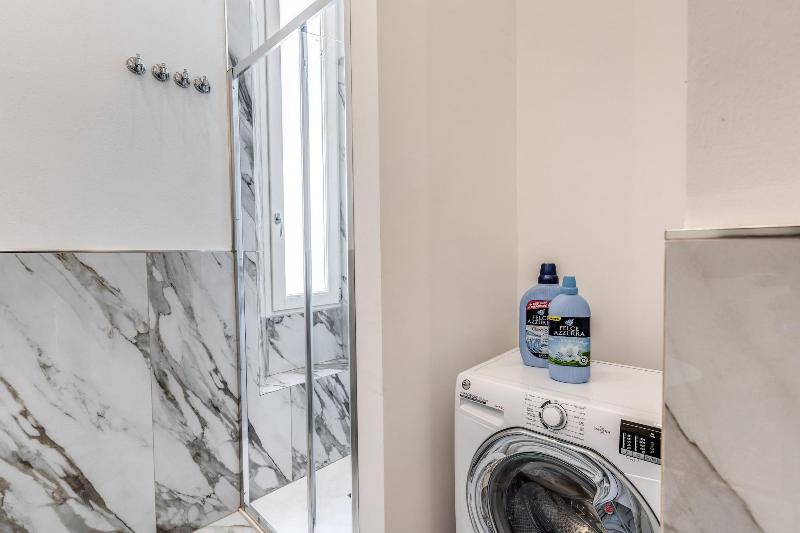 Aweshome Luxury Apartment image