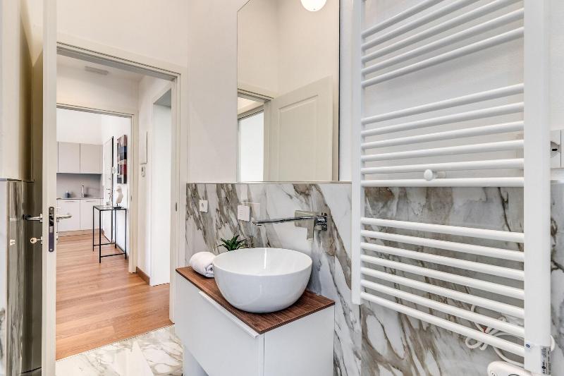 Aweshome Luxury Apartment image