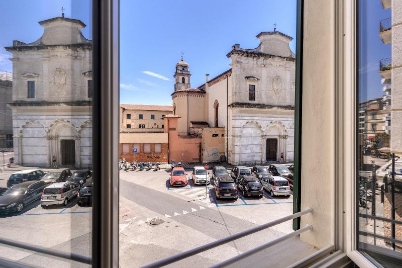 Aweshome Luxury Apartment image