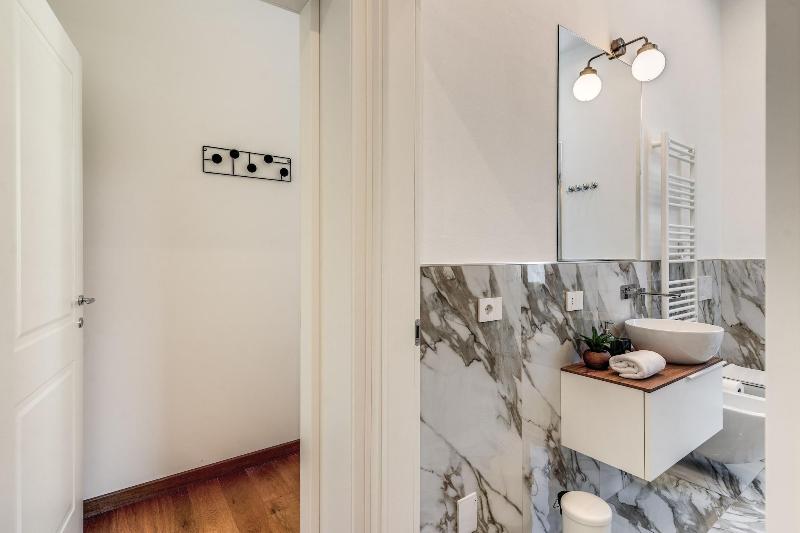 Aweshome Luxury Apartment image