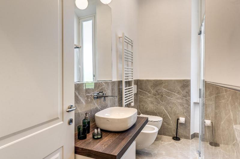 Aweshome Luxury Apartment image