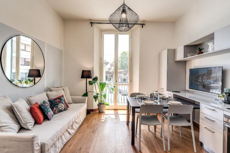 Aweshome Luxury Apartment image