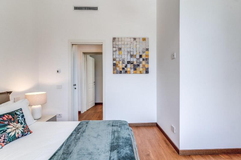 Aweshome Luxury Apartment image