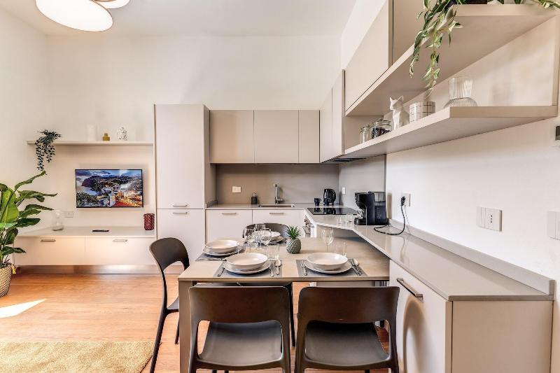 Aweshome Luxury Apartment image
