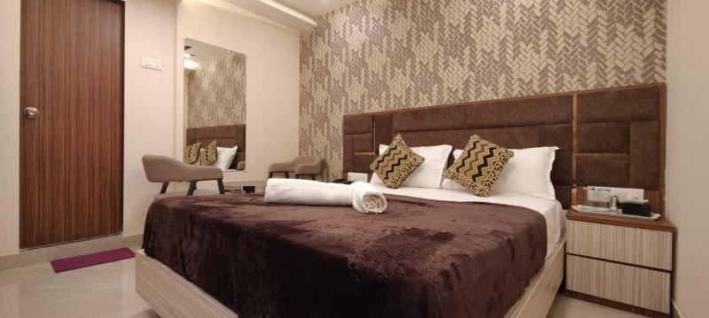 Hotel Royal Inn image