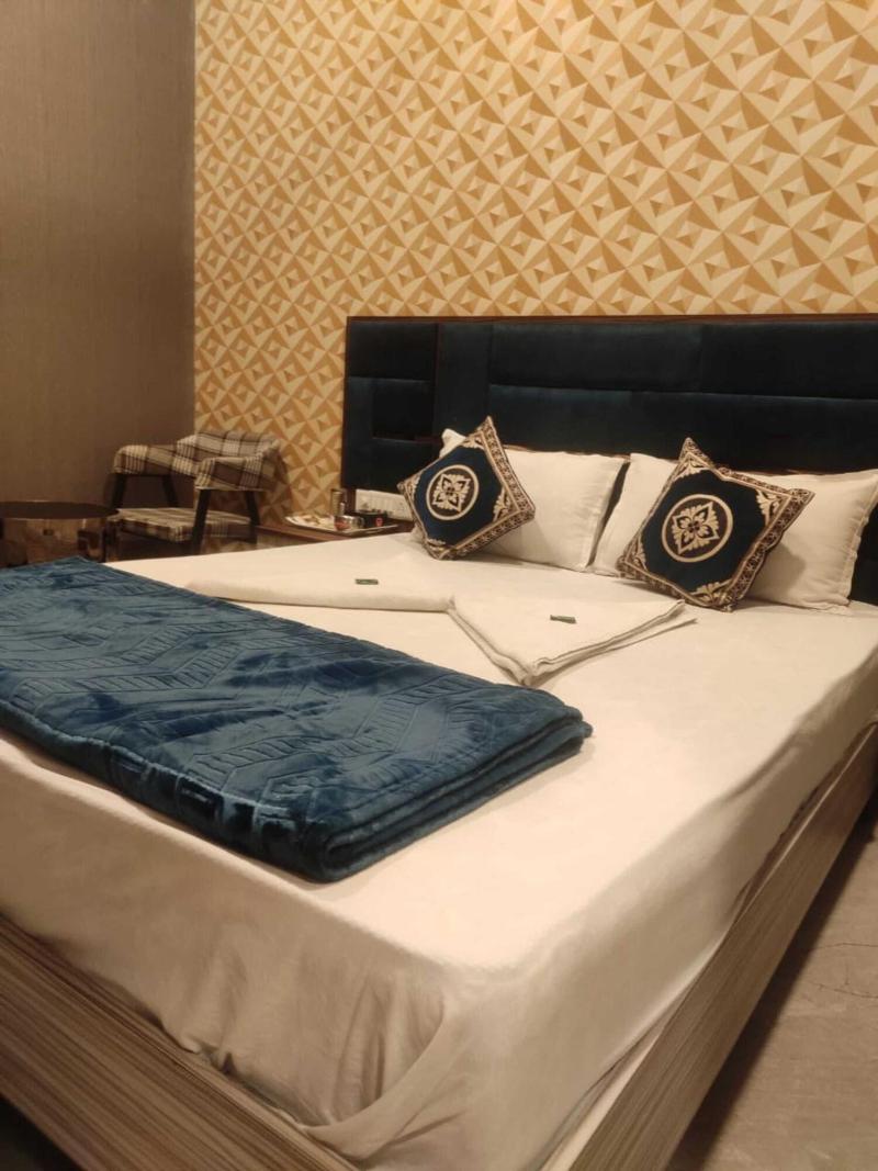 Hotel Royal Inn image