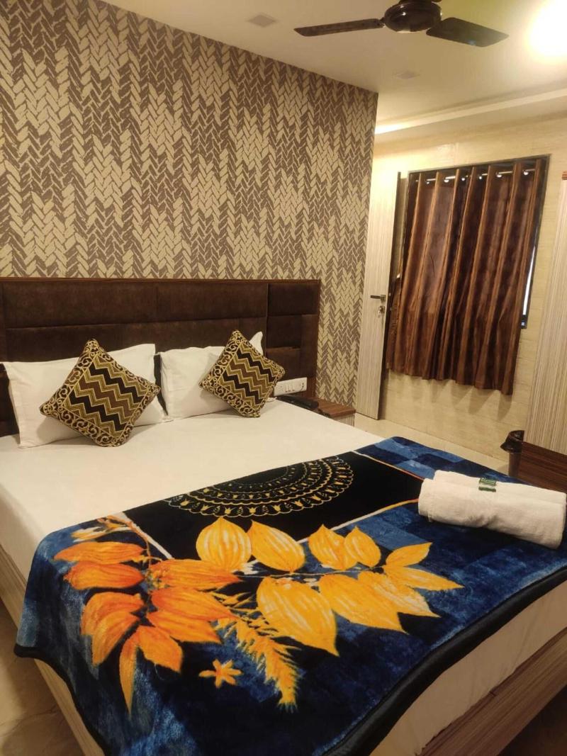 Hotel Royal Inn image