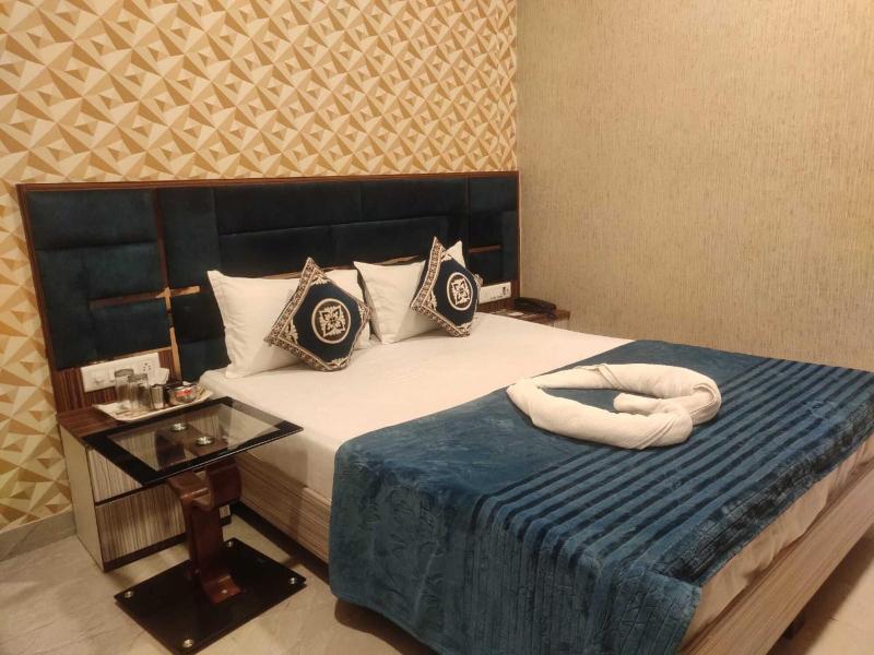 Hotel Royal Inn image