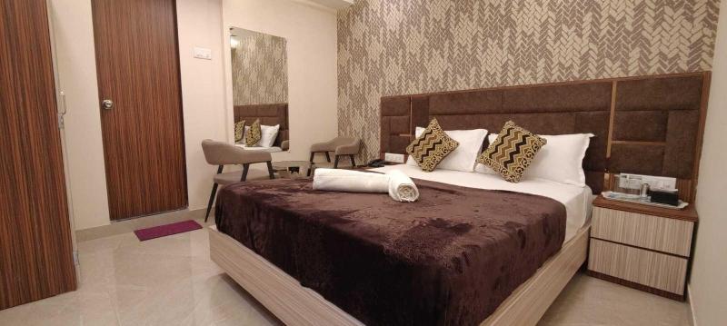 Hotel Royal Inn image