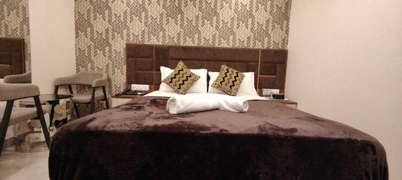 Hotel Royal Inn image