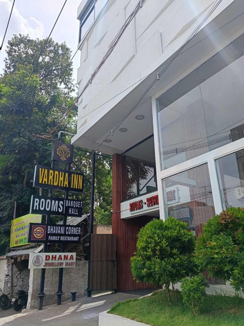 Hotel Vardha Inn