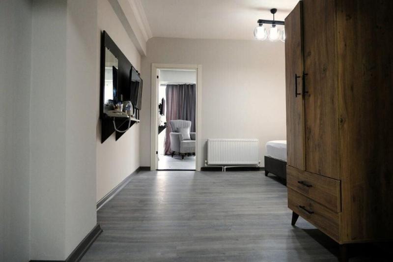 Liza Suit Hotel image