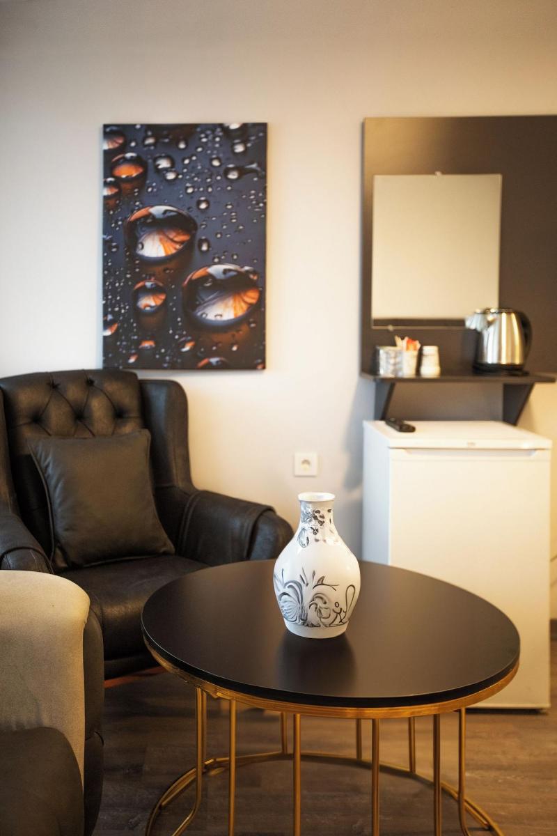 Liza Suit Hotel image