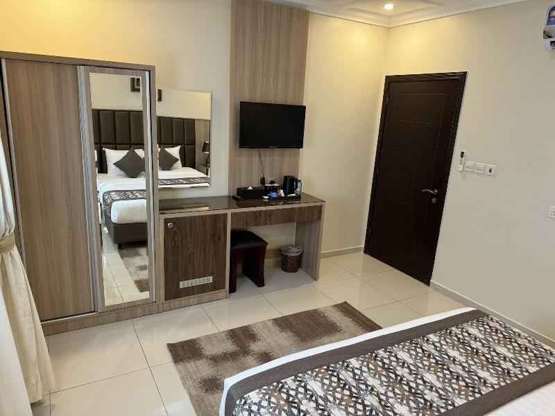 Primotel Suites Al Salamah image