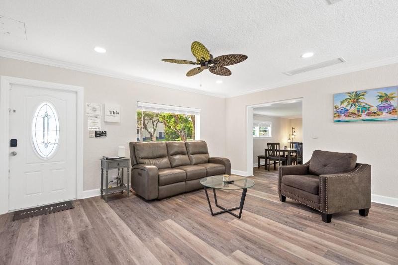 Will S Off Wilton Drive Pool Villa By Opus image