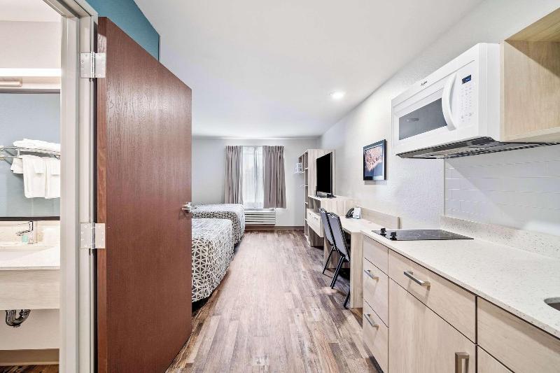 Woodspring Suites Fort Myers Cape Coral image