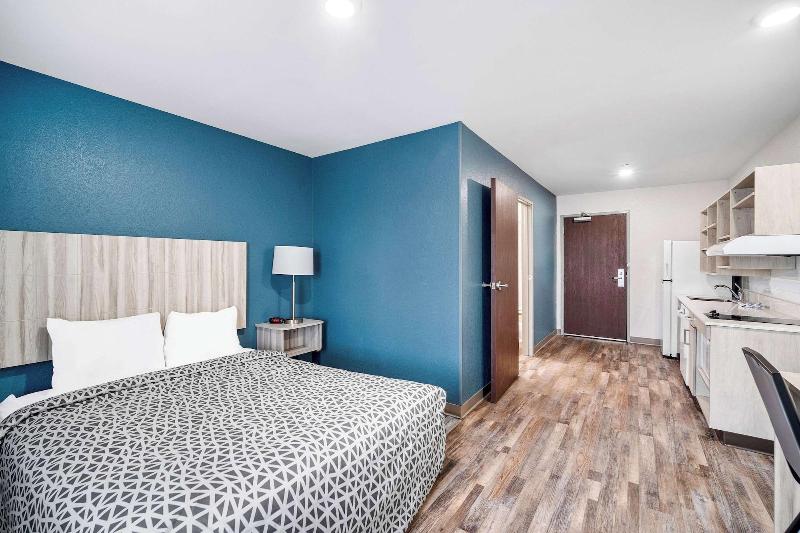 Woodspring Suites Fort Myers Cape Coral image