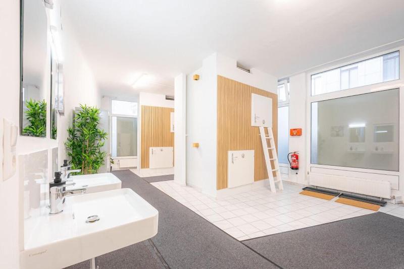 Robin Wood Apartment image