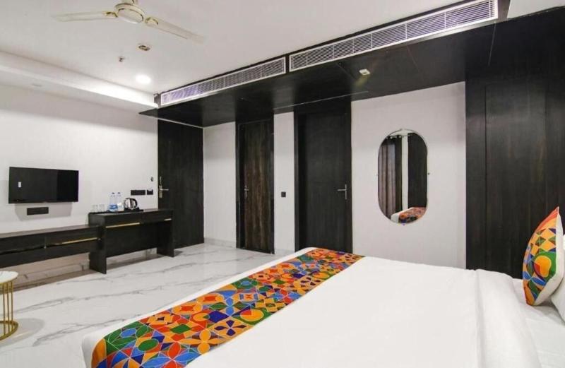 Hotel Grey Sky image