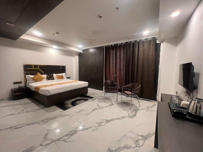Hotel Grey Sky image