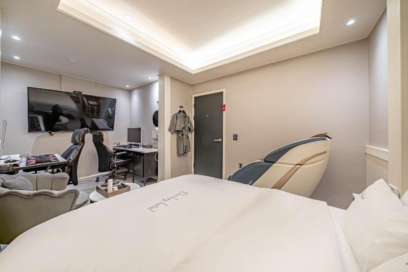 Dk Hotel image