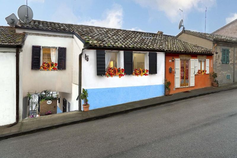 Lillac Cottage image