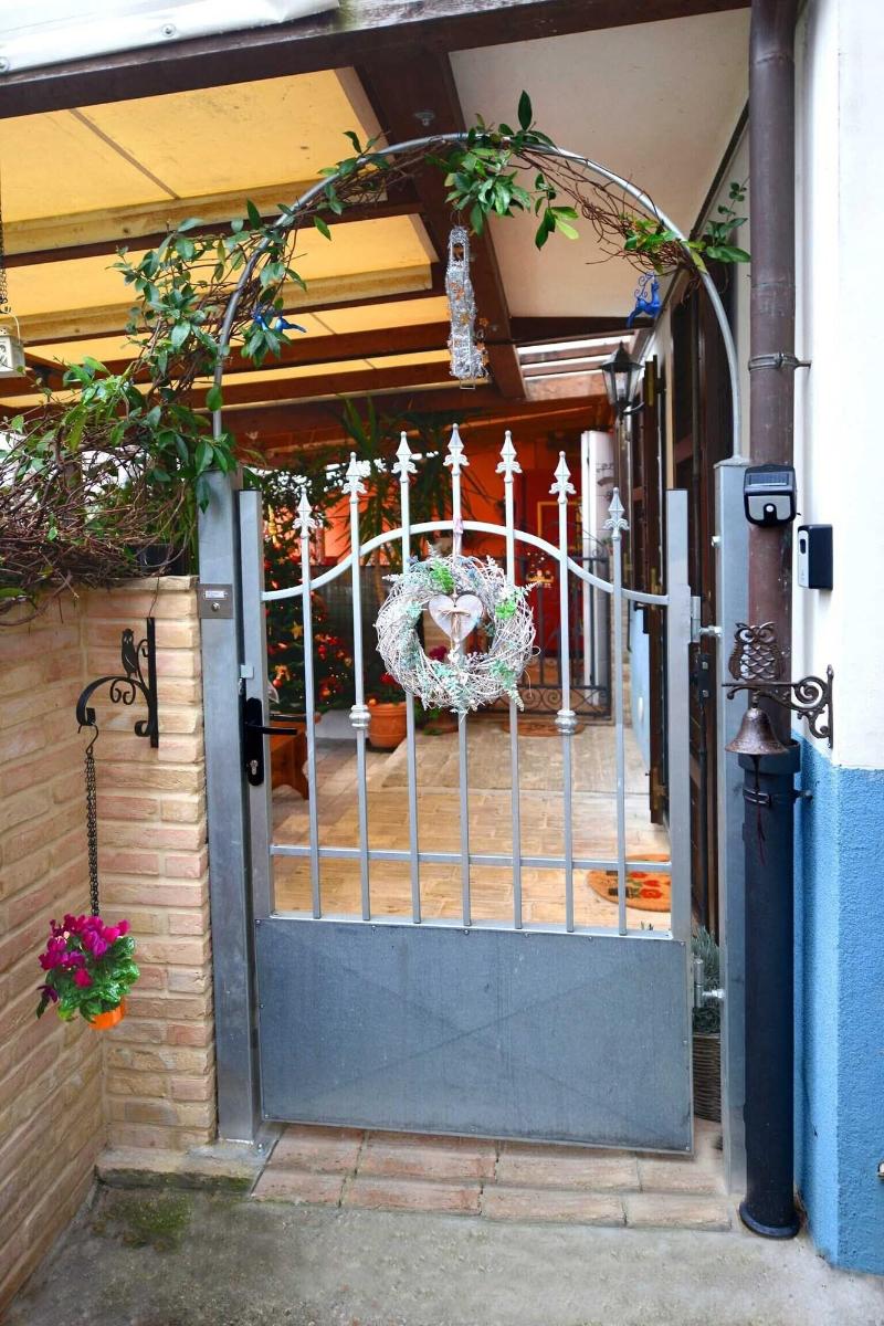 Lillac Cottage image