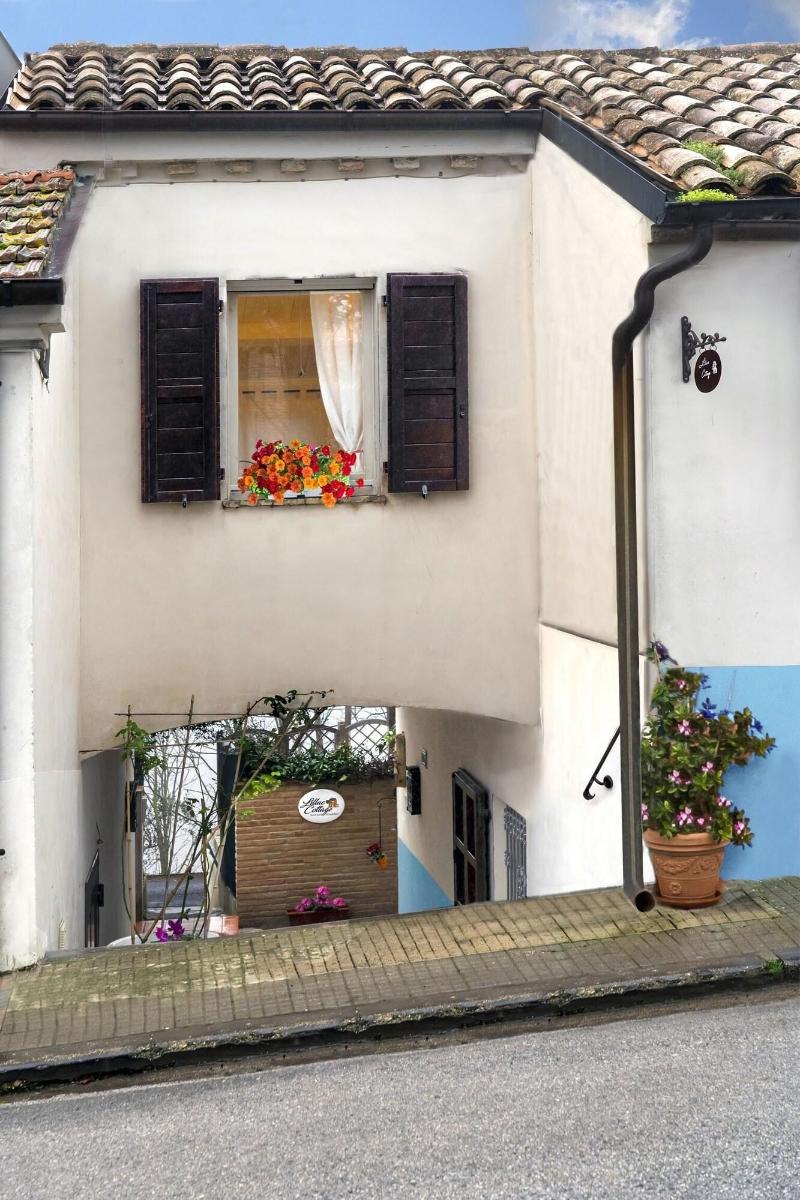 Lillac Cottage image
