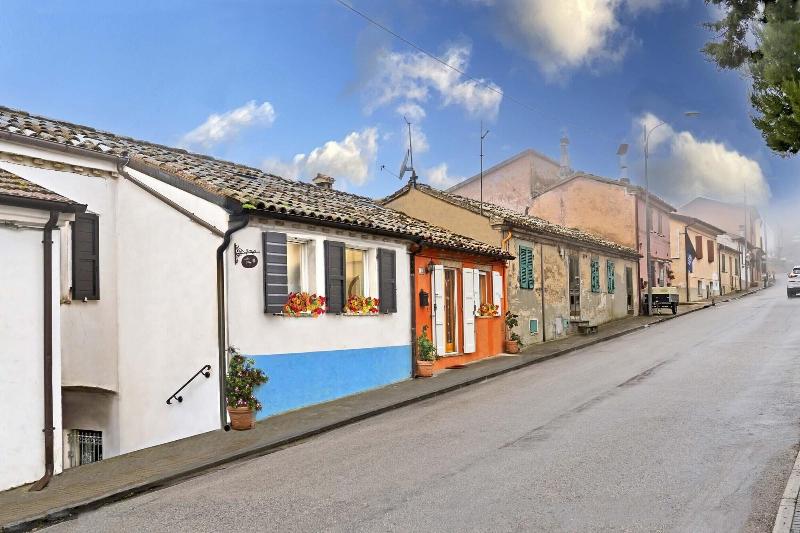 Lillac Cottage image