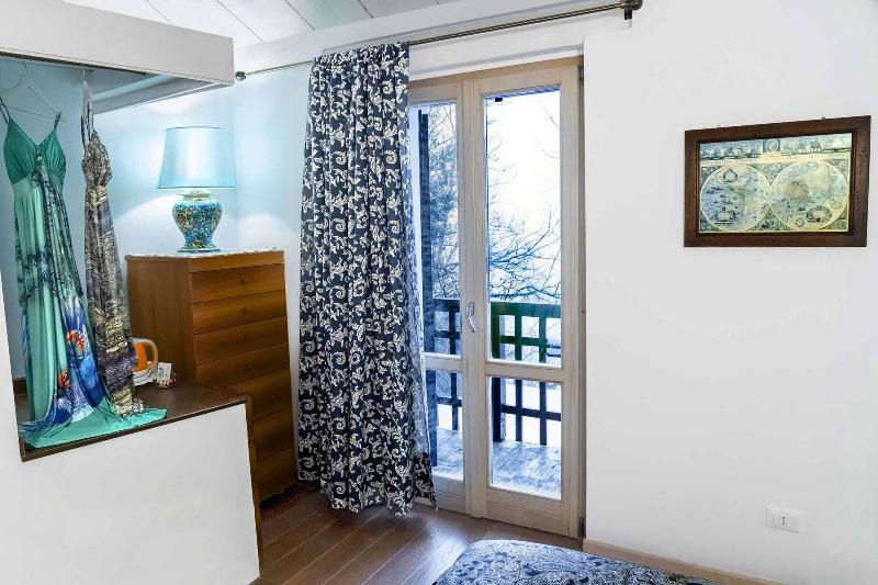 Lillac Cottage image