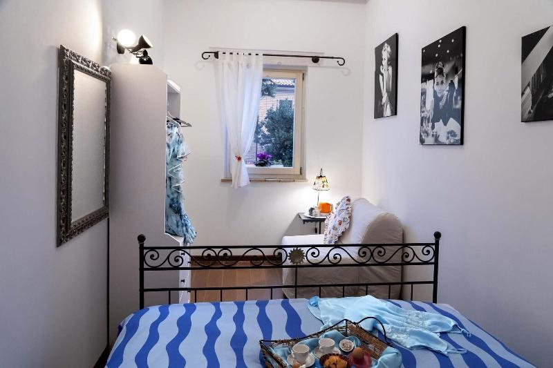 Lillac Cottage image