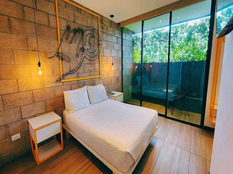 Bourbon Hostal image