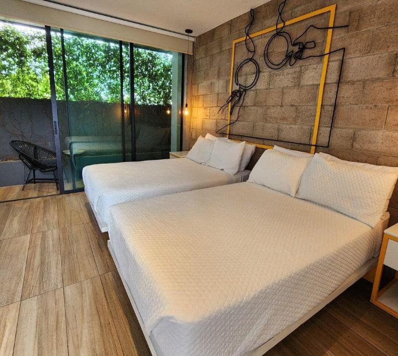 Bourbon Hostal image