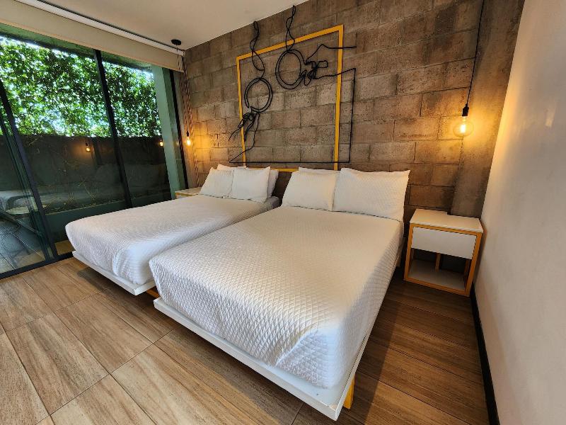 Bourbon Hostal image