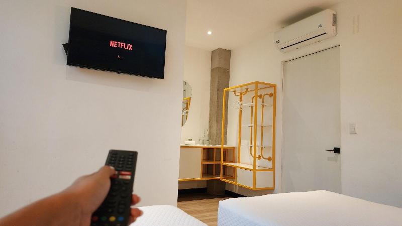 Bourbon Hostal image