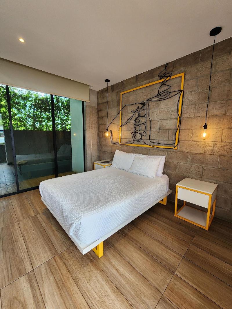 Bourbon Hostal image