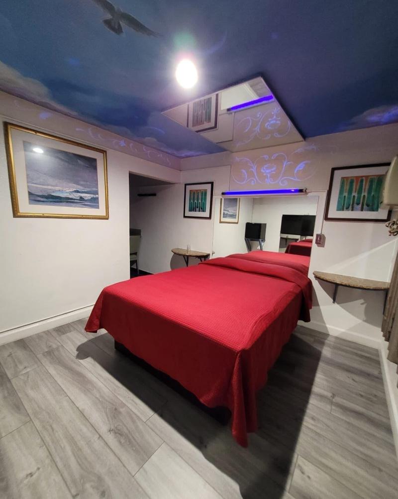Carlo Motel image