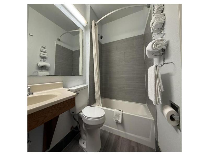 DOUBLE Accessible-Queen Size Bed — photo 8