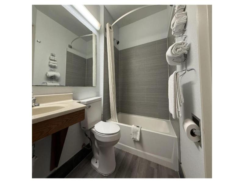 DOUBLE Accessible-Queen Size Bed — photo 9