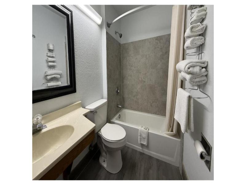 QUADRUPLE TWO DOUBLE BEDS NON SMOKING — photo 4