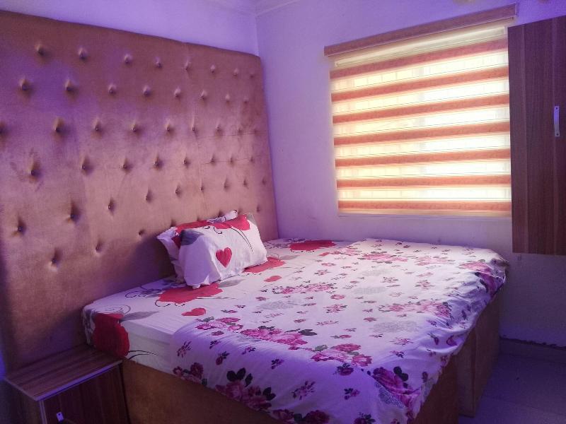 New Travellers Lodge image