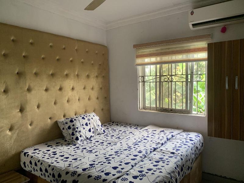 New Travellers Lodge image