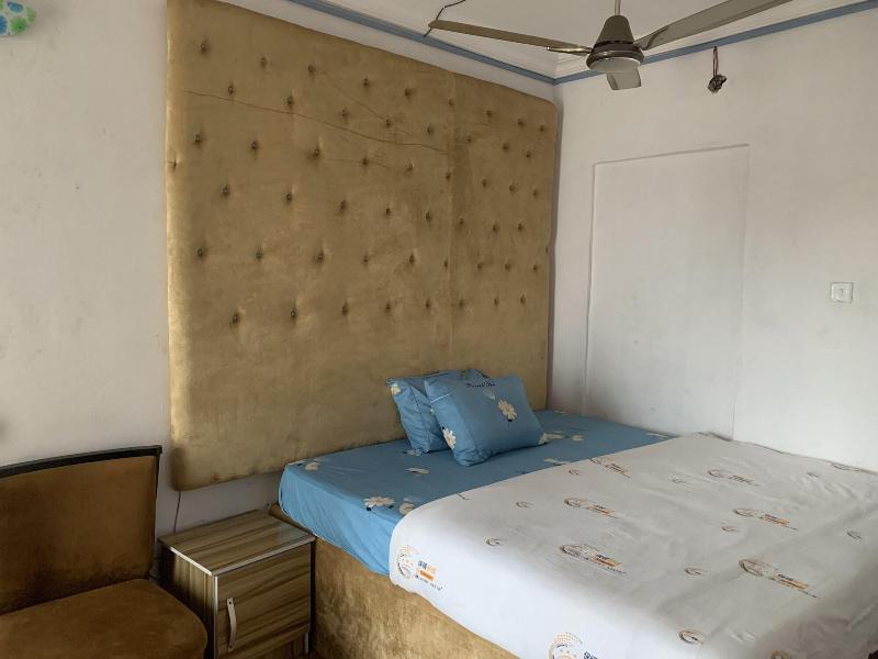 New Travellers Lodge image