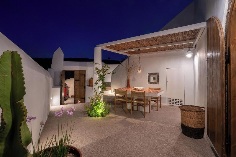 Kanava Cave Winery Villa image