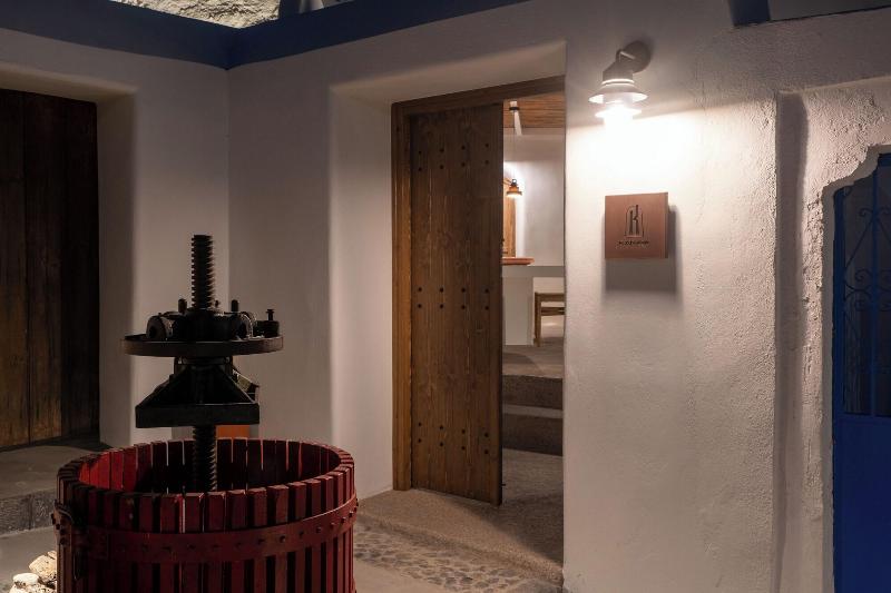 Kanava Cave Winery Villa image