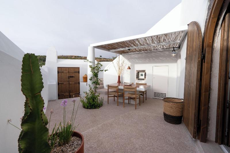 Kanava Cave Winery Villa image
