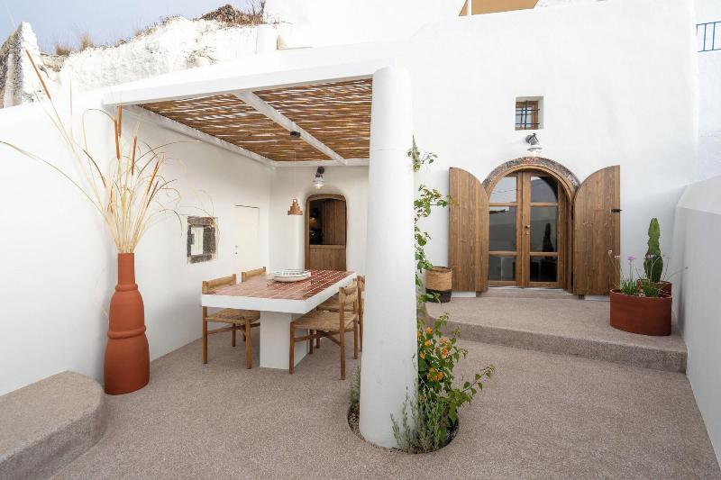 Kanava Cave Winery Villa image