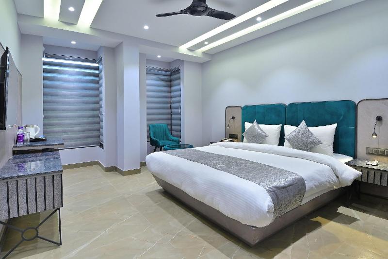 Hotel Uptown By La Exito Hotels image