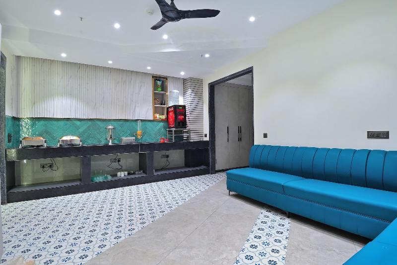 Hotel Uptown By La Exito Hotels image
