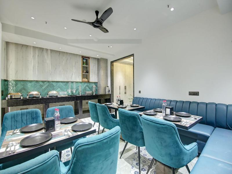 Hotel Uptown By La Exito Hotels image